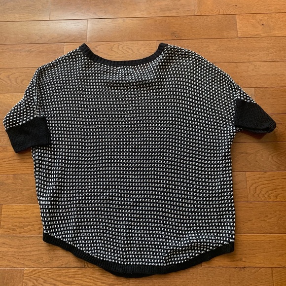 ❤️Women’s Open Knit Sweater/Top-Black/White❤️ - Picture 2 of 8